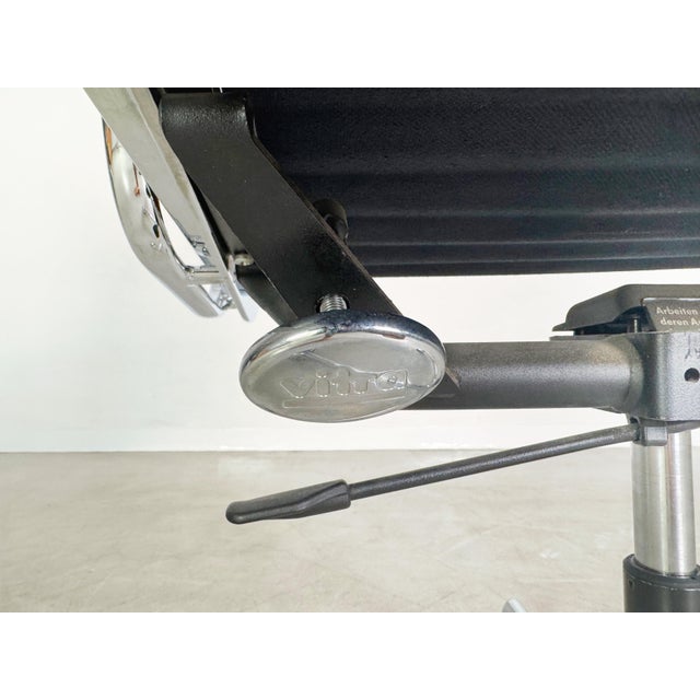EA 119 Office Chair by Charles & Ray Eames for Vitra For Sale - Image 9 of 11