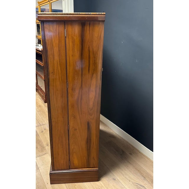 Original compactom wardrobe. Compact wardrobe with a beautiful interior that offers a place for every item of clothing....