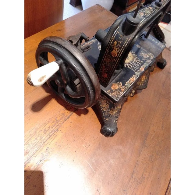 Metal Model Nuova Originale Margherita Sewing Machine For Sale - Image 7 of 15