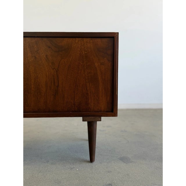Mid Century Modern Chest of Drawers For Sale - Image 13 of 18