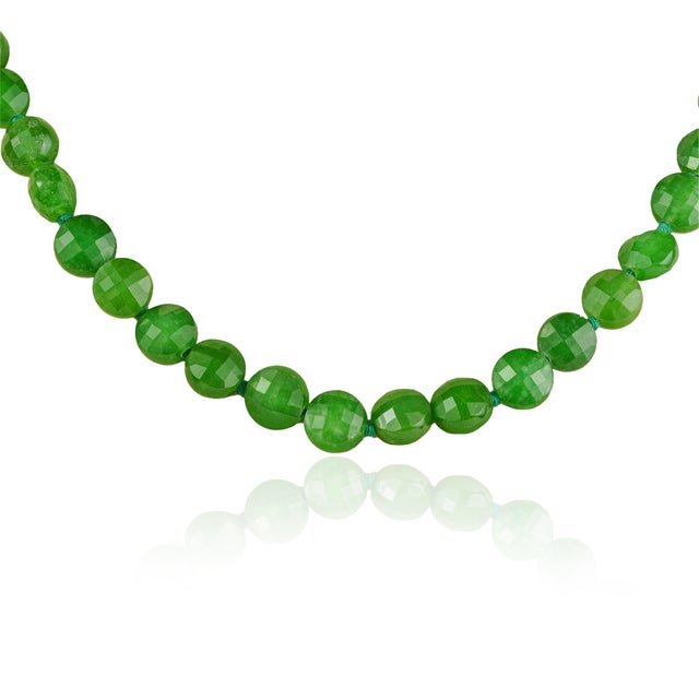 Art Deco Early 21st Century Style Artisan 131 Ct Vibrant Green Jade Round Beaded Strand Necklace, 17" For Sale - Image 3 of 15