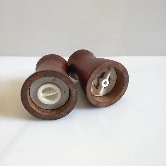 1960s Mid-Century Salt Shaker and Pepper Mill from Deve, Netherlands, 1960s, Set of 2 For Sale - Image 5 of 12