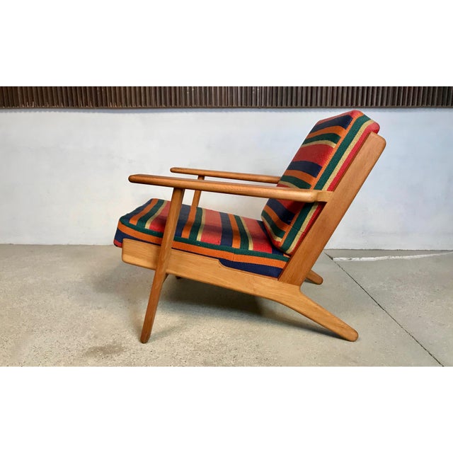 This early edition of the so-called Plank Chair, Model GE-290 was manufactured during the 1950s. Hans J. Wegner designed...