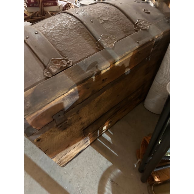 Vintage Wooden Chest With Latches- Condition Issues For Sale In Atlanta - Image 6 of 7