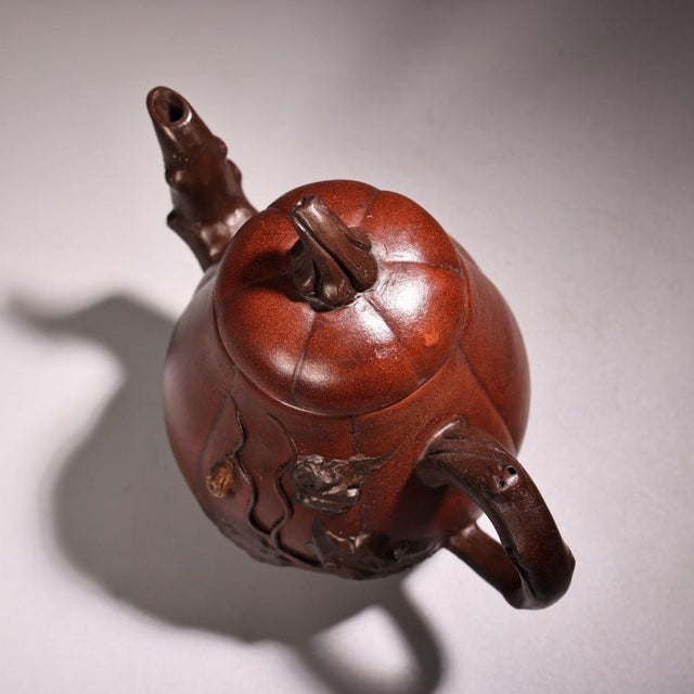 Brown Vintage Chinese Yixing Zisha Clay Teapot - Organic Gourd Shape With Relief Vines & Fruit For Sale - Image 8 of 9