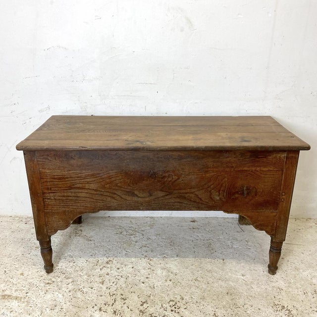 19th-century solid oak chest Signs of wear and visible repairs Treated against wood-boring insects Height: 76.5 cm Width:...