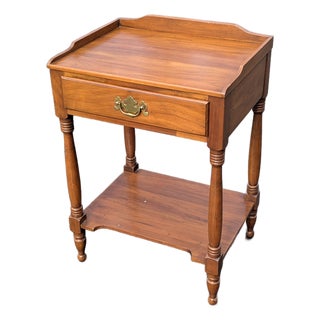 Henkel Harris American Colonial Cherry Wood Bedside Table, 1960s For Sale