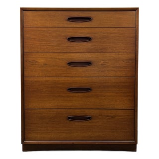 Henredon Circa 60' Mid-Century Modern Walnut Highboy Dresser For Sale