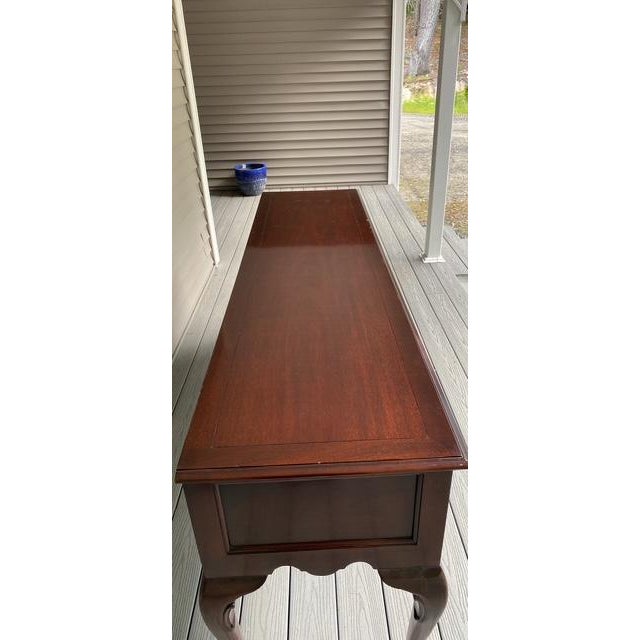 Vintage Kindel Mahogany Queen Anne 3-Drawer Sideboard W/Keys For Sale - Image 9 of 18