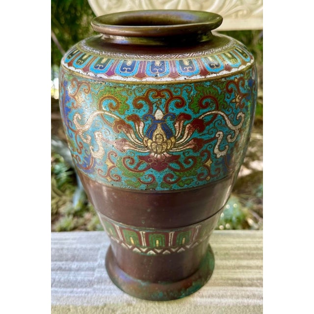 18th Century Chinese Cloisonné Bronze Vase With Lotus Flower Motif For Sale - Image 13 of 18