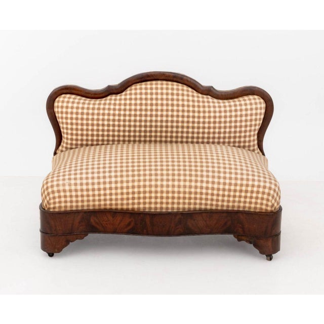 Traditional American Empire Mahogany Sofa For Sale - Image 3 of 9