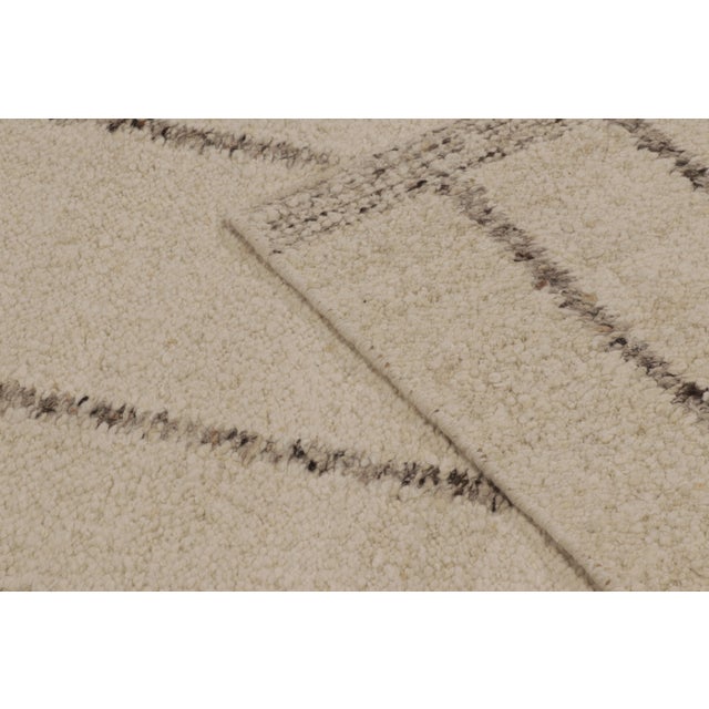 Beige Rug & Kilim’s Oversized Contemporary Textural Flatweave in Beige and Cream Tones For Sale - Image 8 of 8