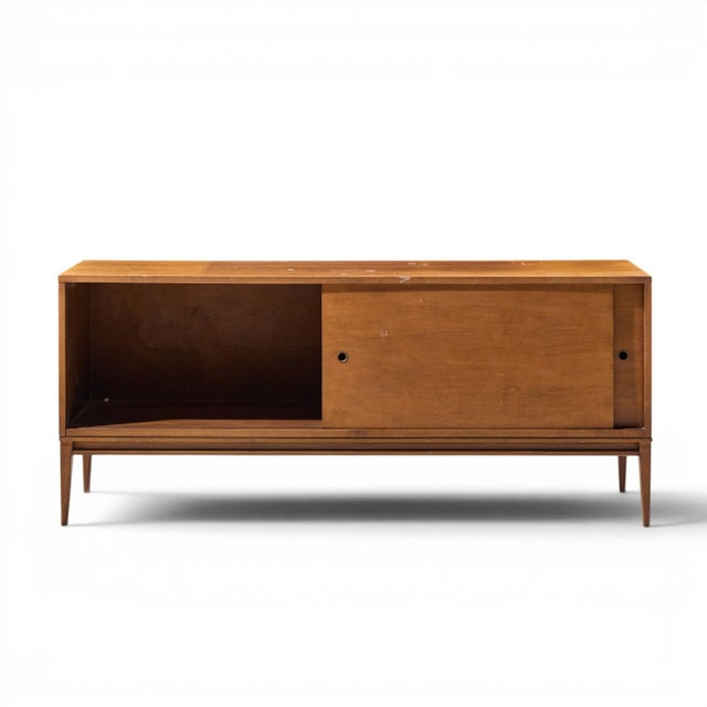 Brown Paul McCobb for Planner Group Mid Century Maple Sliding Door Credenza For Sale - Image 8 of 10