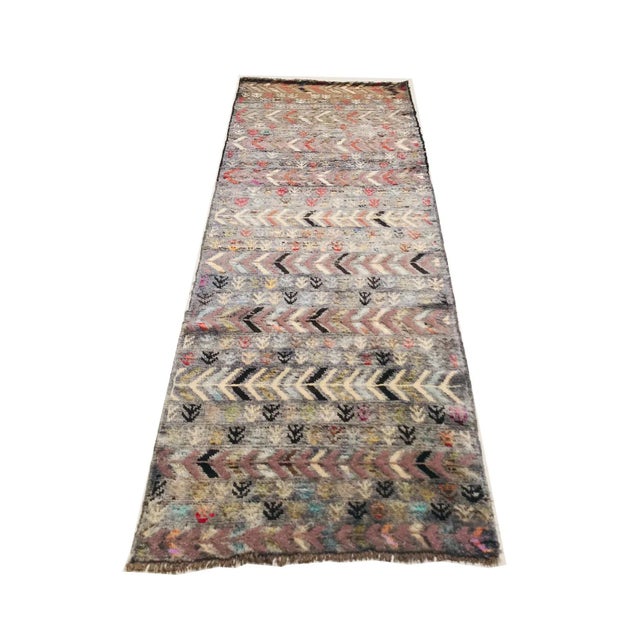 Vintage Hand-Crafted Wool Carpet, 1981, in Flawless conditions. Designed 1980 to 1989