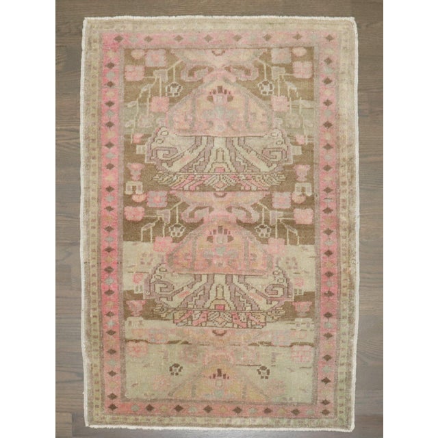 Mid 20th Century Persian Hamedan in pinks and brown Details rug no. j4152 size 2' 3" x 3' 2" (69 x 97 cm)
