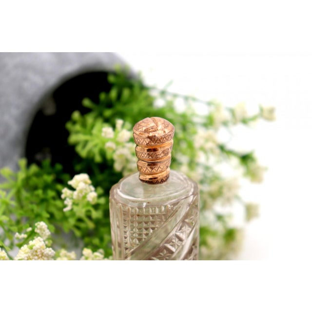 Perfume Bottle in Glass and 15K Gold For Sale - Image 5 of 6