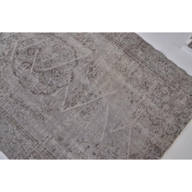 1950s Vintage Distressed Turkish Area Rug, Monochromatic Grey and Charcoal Tones For Sale - Image 5 of 10