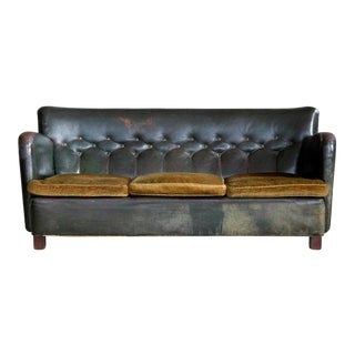 Danish 1930s Boesen and Lassen Style Tufted Club Sofa in Green Leather For Sale