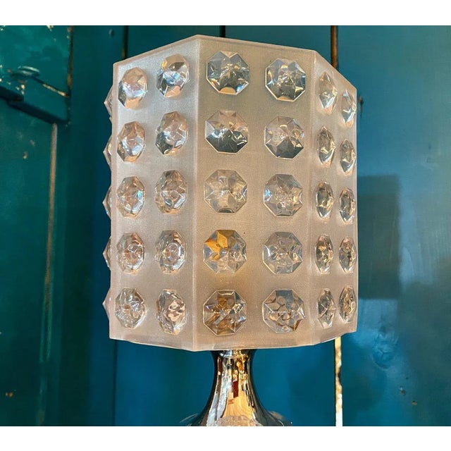 Vintage lamp Circa 70 aluminum foot and octagonal day slaughter in full baionnette very good general state. This piece is...