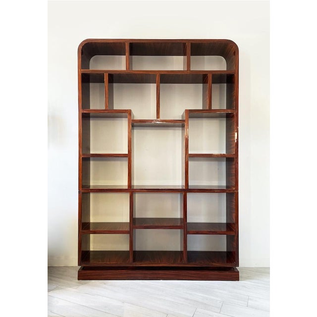 Unique 1980s American Art Deco-style modular bookcase, made entirely of lacquered rosewood veneer. Dimensions: L 175 x W...