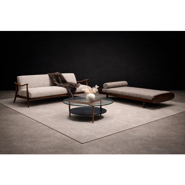Designed in the 1960s by Sergio Rodrigues (1927–2014), this rosewood daybed embodies the relaxed monumentality and...