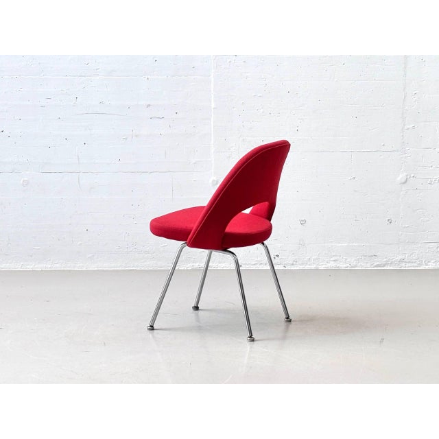 Mid-Century Modern Vintage Executive Chair with Red Fabric Upholstery by Eero Saarinen for Knoll International, 1960s For Sale - Image 3 of 16