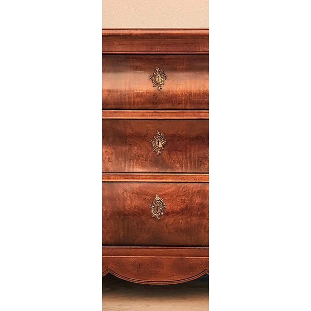 Henredon Vintage Henredon Louis XV Style Burled Bombe Chest/Dresser For Sale - Image 4 of 14