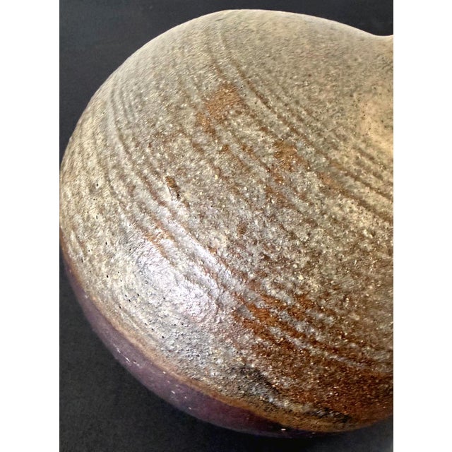 1980s Ceramic Moon Pot with Salt Firing and Rattle by Toshiko Takaezu For Sale - Image 5 of 18