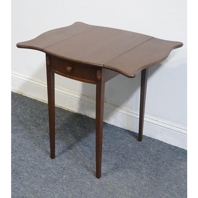 Vintage Antique Solid Mahogany Traditional Hepplewhite Style 26" Drop Leaf Accent End Table For Sale In Kansas City - Image 6 of 15