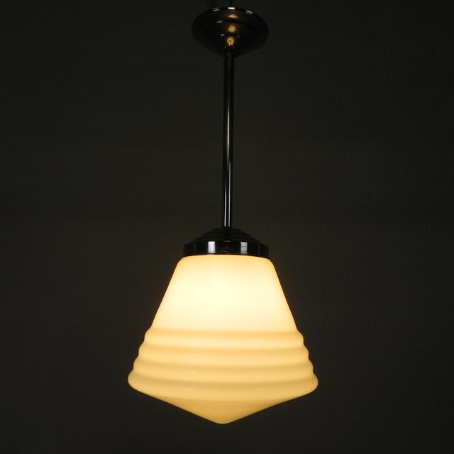 Total height: 60 cm. Diameter: 25 cm. Glass shade height: 22 cm. The lamp is fitted with new wire and a large socket...