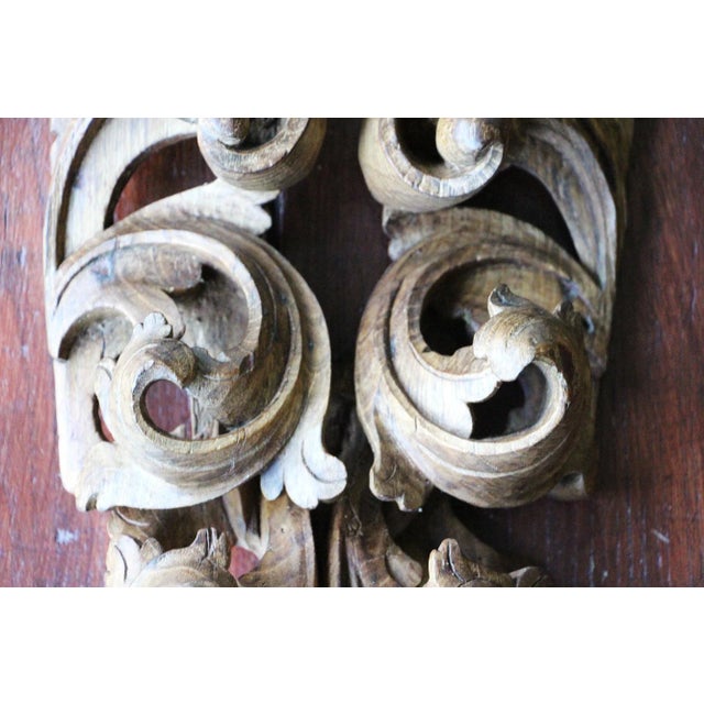 Brown 17th Century Antique Portuguese Bird Wearing Crown Wood Figure For Sale - Image 8 of 13