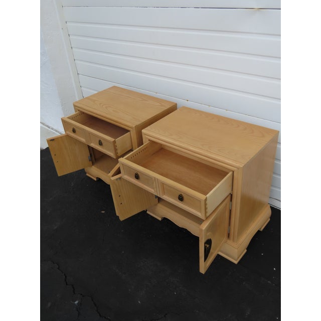 Late 20th Century Bernhardt Hollywood Regency White Oak Large Nightstands End Bedside Tables a Pair 6400 For Sale - Image 5 of 18