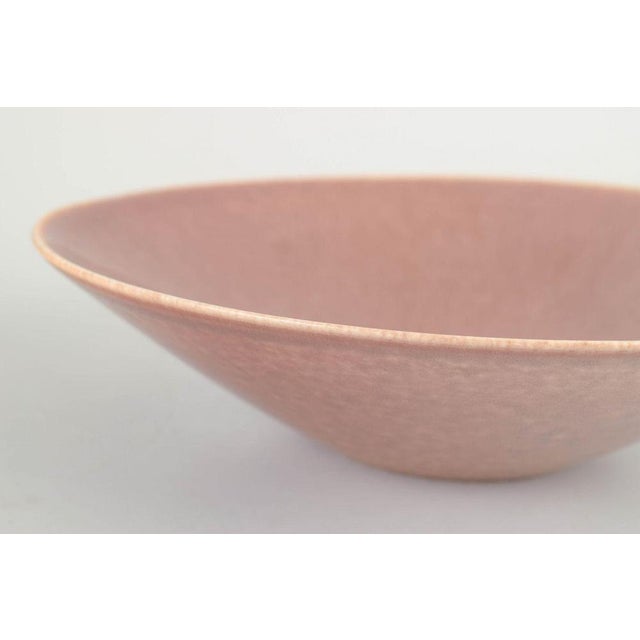 Low Matte Pink Glazed Ceramic Bowl attributed to Drejangruppen, Sweden, 1970s For Sale - Image 3 of 5