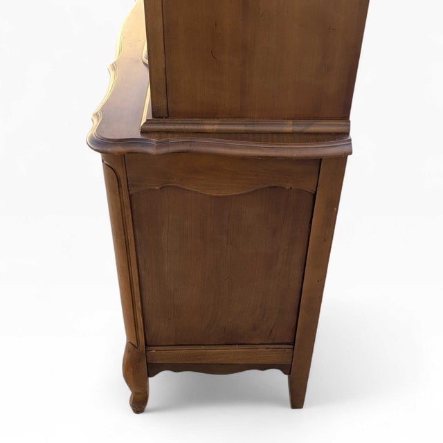 Wood Late 20th Century Queen Anne Style Wood and Glass China Hutch Cabinet For Sale - Image 7 of 16