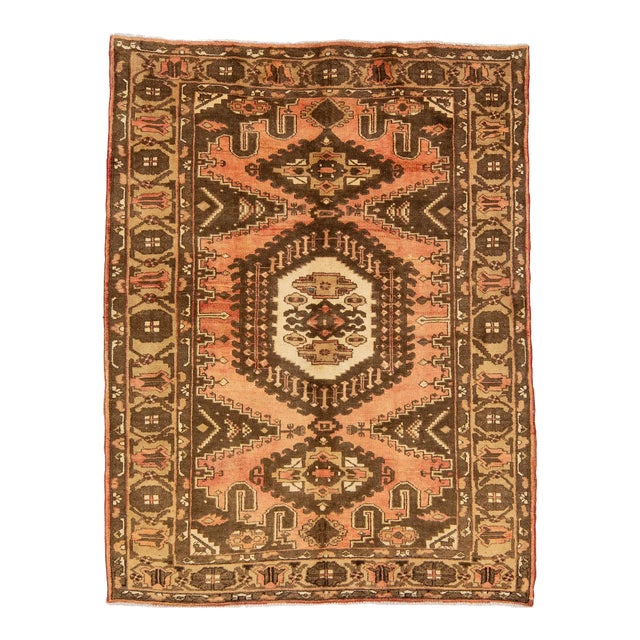 1960s Hanmadan Wool Rug With Medallion Motif in Peach Color For Sale