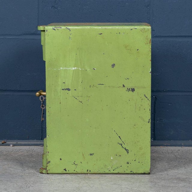 20th Century English Cast Iron Fireproof Safe by Stephen Cox & Son, Sedgley, 1930 For Sale - Image 4 of 15