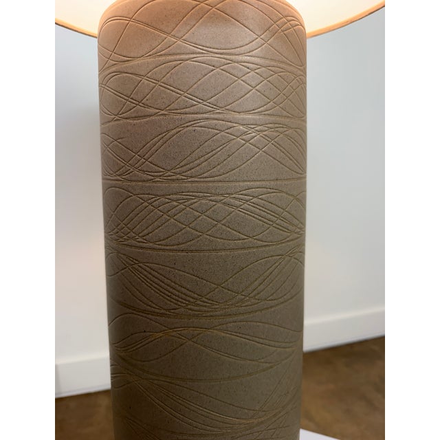 Mid 20th Century Mid 20th Century Monumental Marshall Studios Martz Signed Ceramic Table Lamp With Original Walnut Finial For Sale - Image 5 of 18