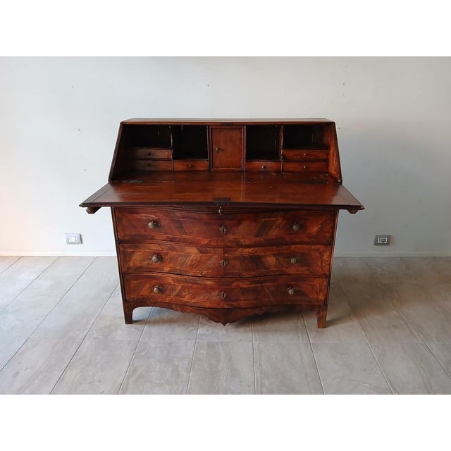 Louis XV period drop-leaf chest of drawers with a curved front and inlaid with a herringbone motif. Three drawers and a...