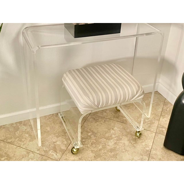 Plastic 1960s Lucite Waterfall Vanity Stool For Sale - Image 7 of 7