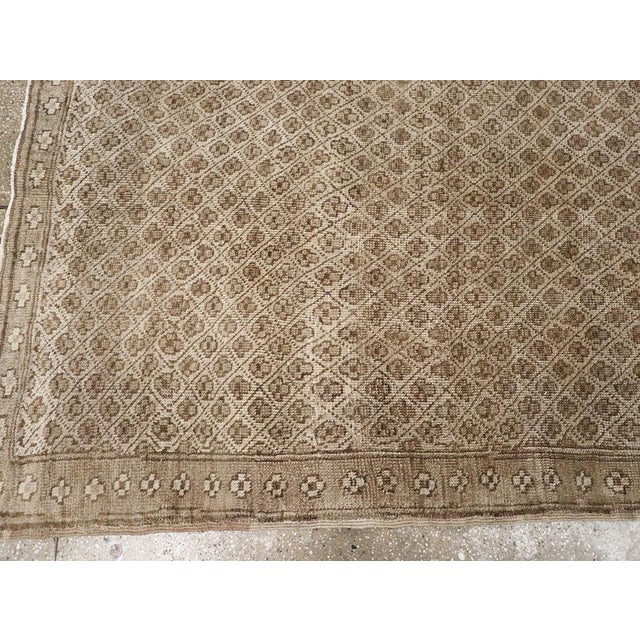Galerie Shabab Collection Mid-20th Century Turkish Anatolian Rug For Sale In New York - Image 6 of 9