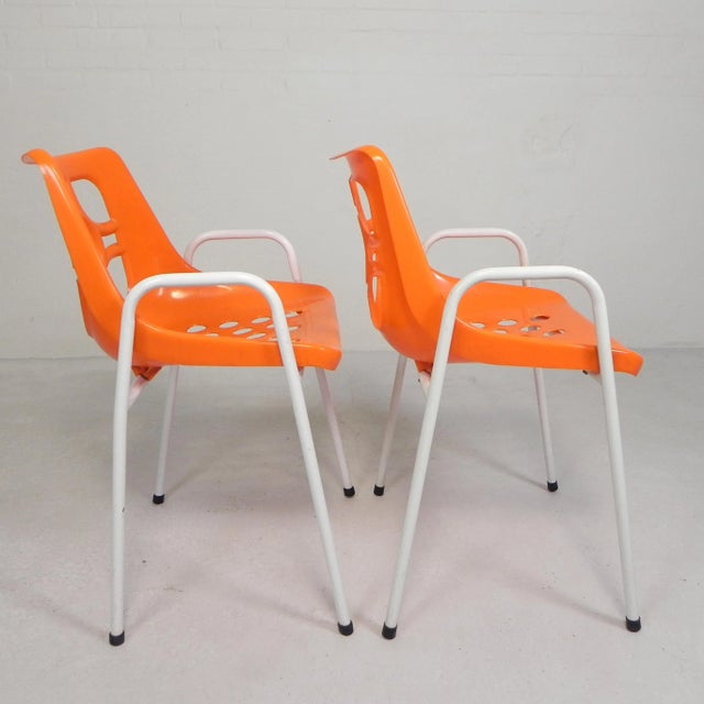 Discover this set of two stackable East German Space Age garden chairs from the 1970s. Timeless design, sleek plastic in a...