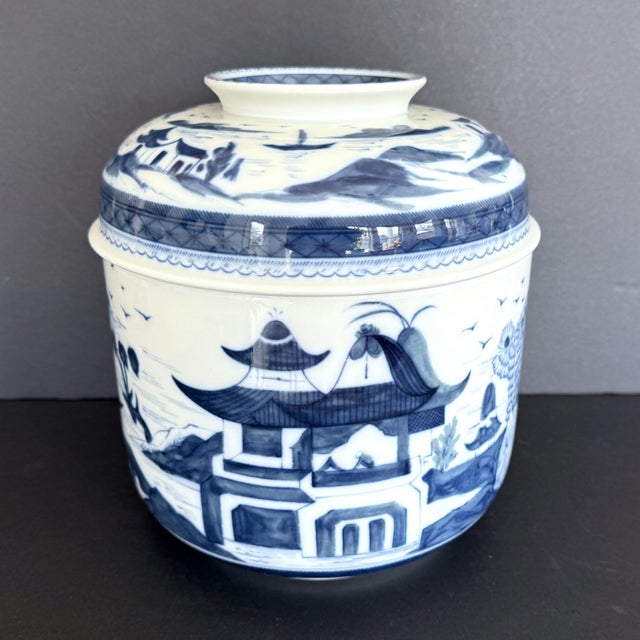 Mottahedeh Mottahedeh Blue Canton Porcelain Temple Jar - Historic Charleston Foundation For Sale - Image 4 of 9