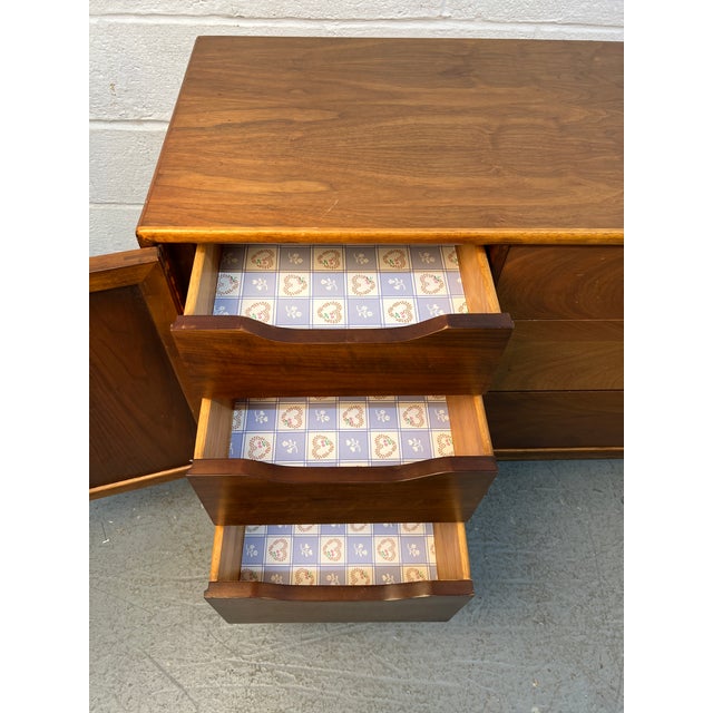 Lane "Perception" Mid-Century Modern Credenza For Sale - Image 12 of 17