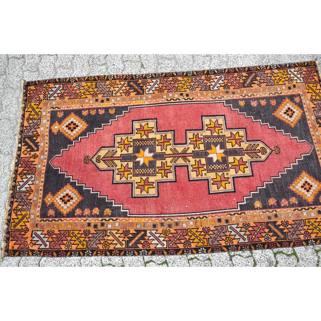 Textile 1960s Vintage Eclectic Decor Wool Hand Knotted Pink Rug For Sale - Image 7 of 11
