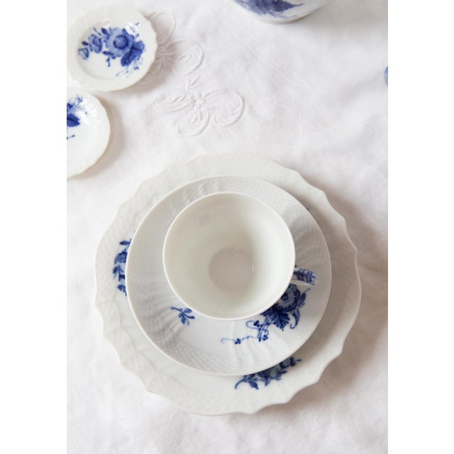 Royal Copenhagen Vintage Blue Flower Blå Blomst Coffee Set from Royal Copenhagen, 1980s, Set of 33 For Sale - Image 4 of 14