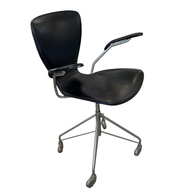 Fritz Hansen Model 3217 Swivel Desk Chair in Black by Jacobsen for Fritz Hansen, 1950s For Sale - Image 4 of 9