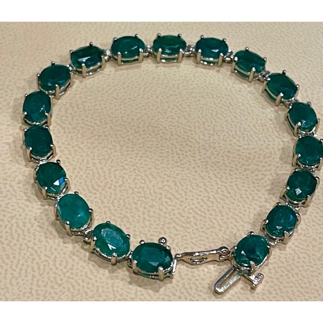 Metal 23 Carat Natural Emerald Cocktail Tennis Bracelet 14 Karat White Gold For Sale - Image 7 of 18