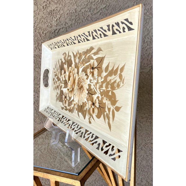 American Mid 20th-Century Elegant & Nicely-Sized Reticulated Border Tôleware Two-Handled Tray For Sale - Image 3 of 12