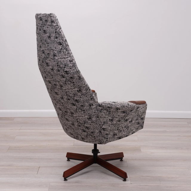 1960s Adrian Pearsall Craft Associates Chair Tall Lounge Chair Walnut Tilt Swivel Model 2174c For Sale - Image 5 of 13