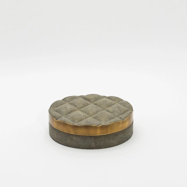 Modern Set of 2 Quilted Boxes in Grey Shagreen With Bronze Patina Brass by Kifu Paris For Sale - Image 3 of 7